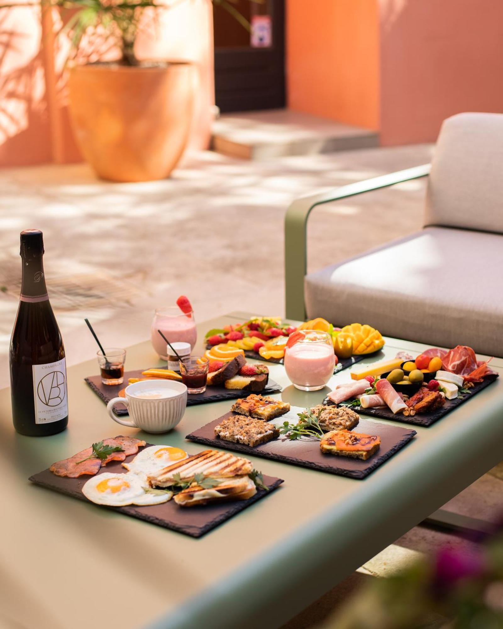 Le Victoria Boutique Hotel Saint-Paul-Trois-Châteaux Kültér fotó